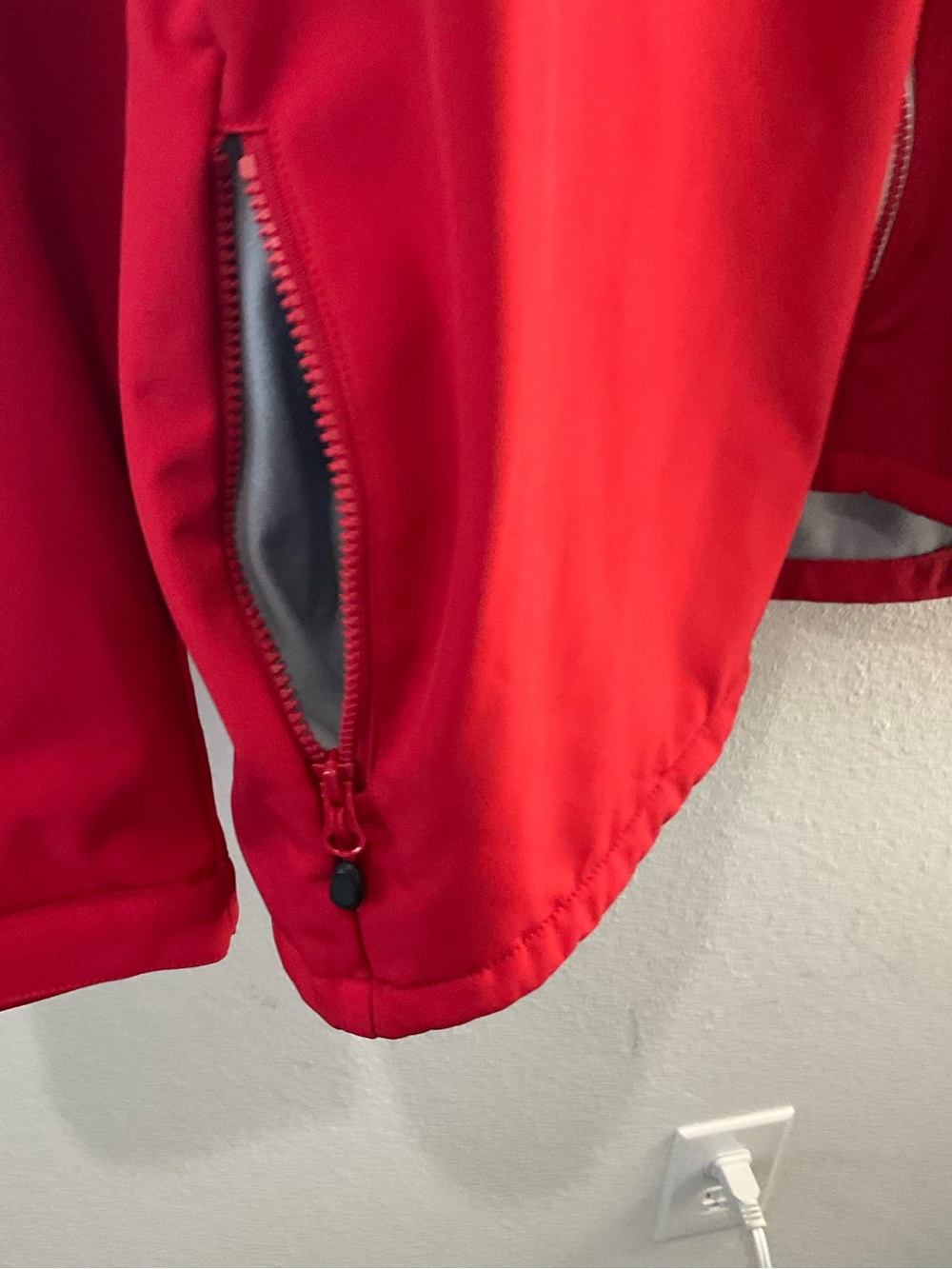 Avnet Red Performance Softshell Jacket - Men - Picture 6 of 10